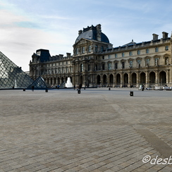 pyramide louvre-3