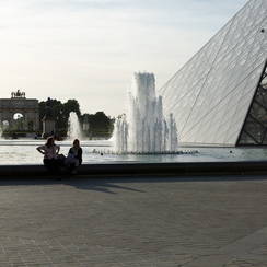 pyramide louvre-4