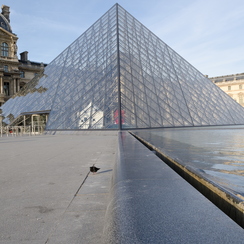 pyramide louvre-15